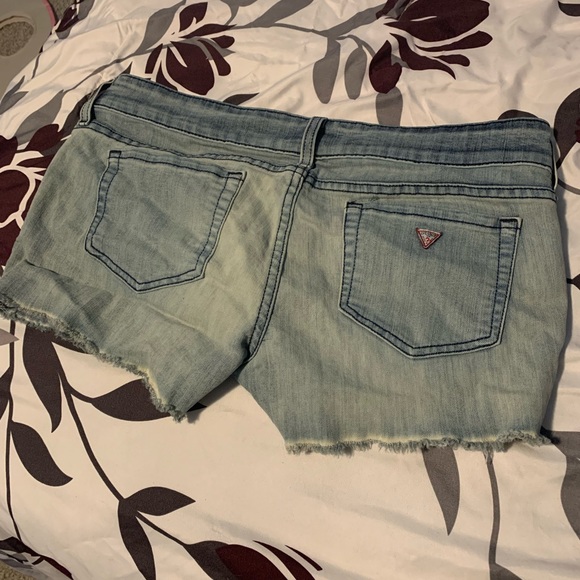 GUESS size US32 short shorts - Picture 2 of 2